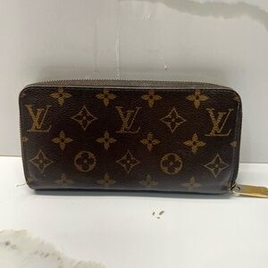 Louis Vuitton Monogram Zippy Wallet – Pre-Owned